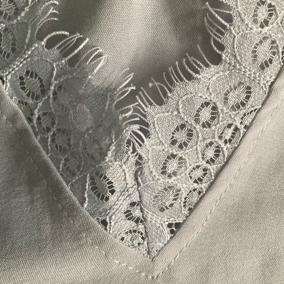 Gray Lace Trim Sleeveless Blouse Size S - Picture 7 of 8